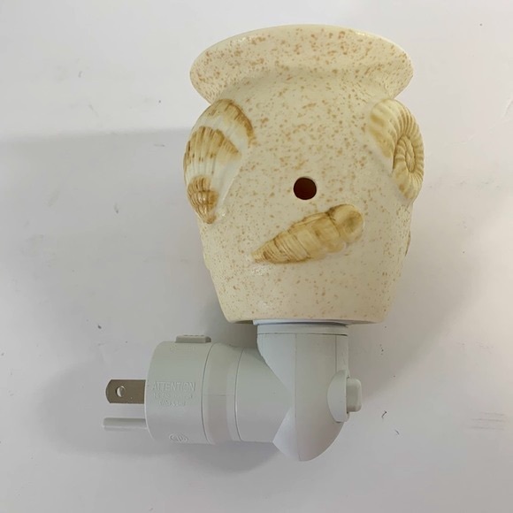 Scentsy Seashells Beachy Plug-In Wax Warmer Ceramic Sandy Finish Raised Shells - Picture 5 of 14